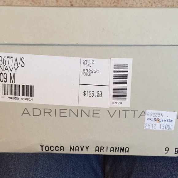 New Navy shoes - Picture 5 of 5